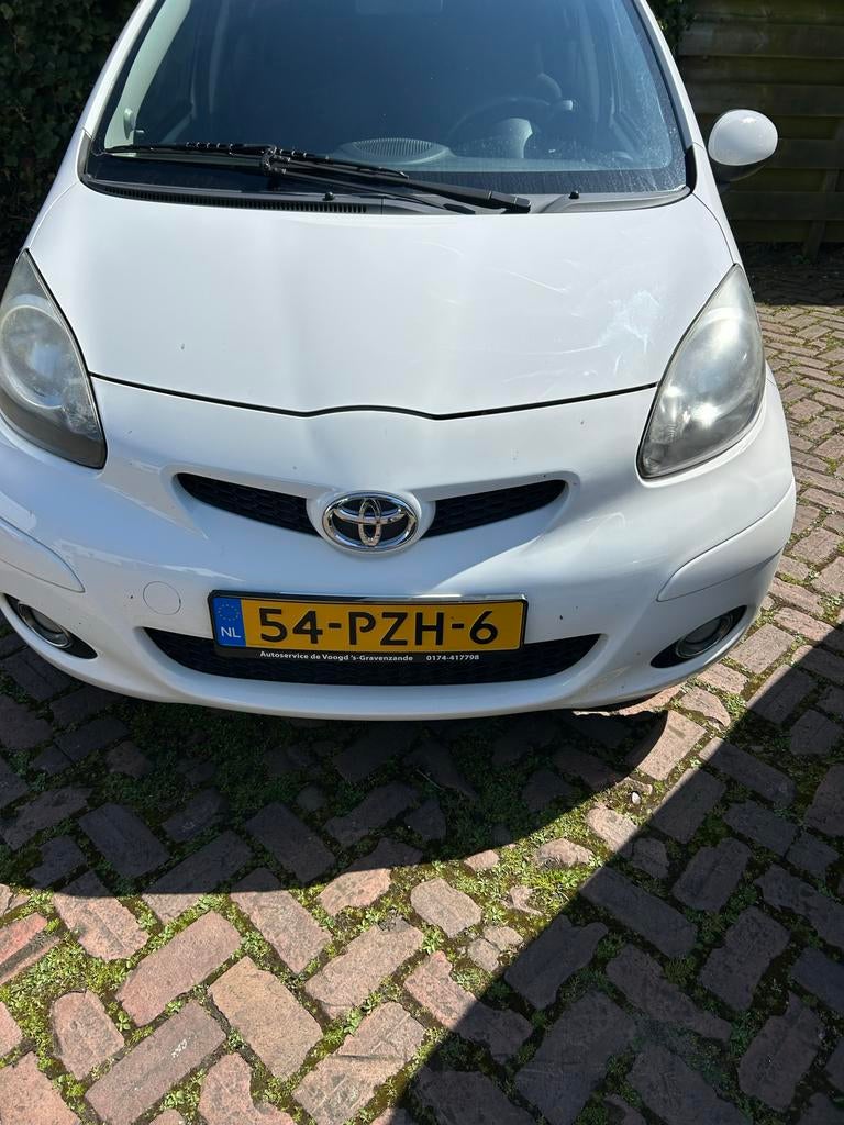 Toyota Aygo met zijschade -, Auto diversen, Schadeauto's, Wit, Handgeschakeld, Ophalen of Verzenden, Toyota