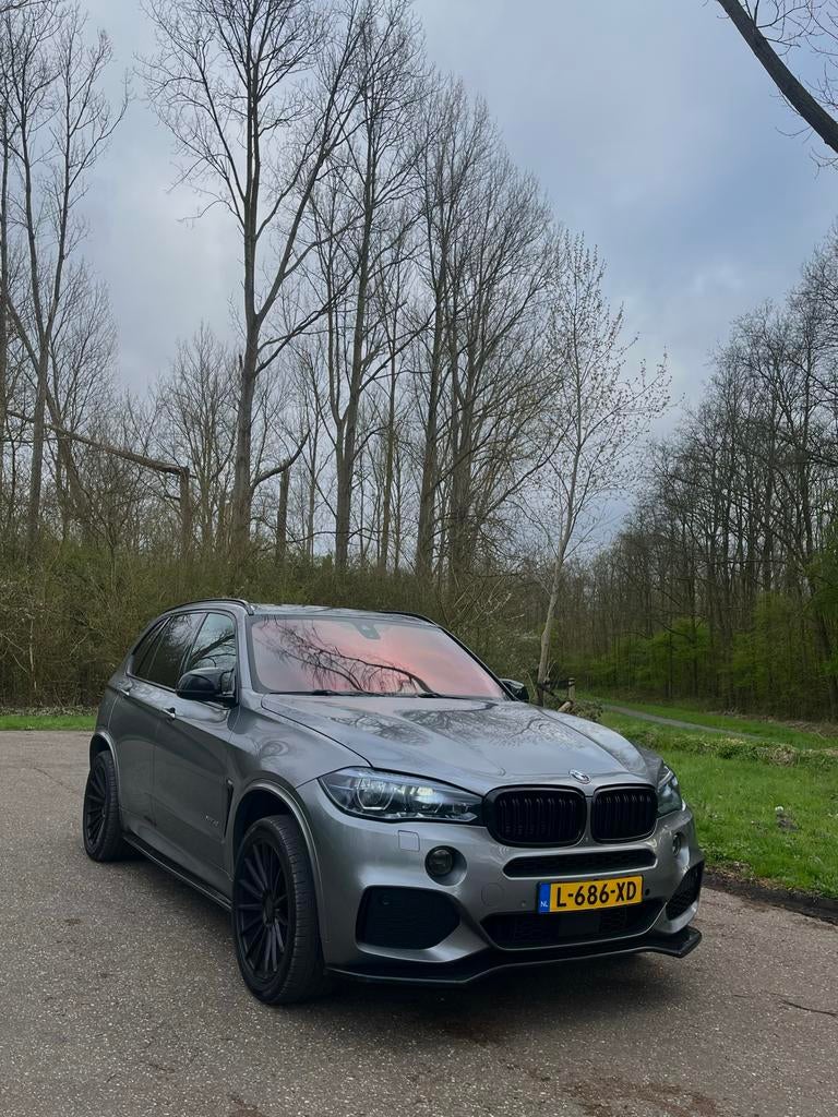 BMW X5 Xdrive40e Iperformance 313pk Aut 2016 Grijs, Auto's, BMW, X5, Bruin, Vierwielaandrijving, 147 €/maand
