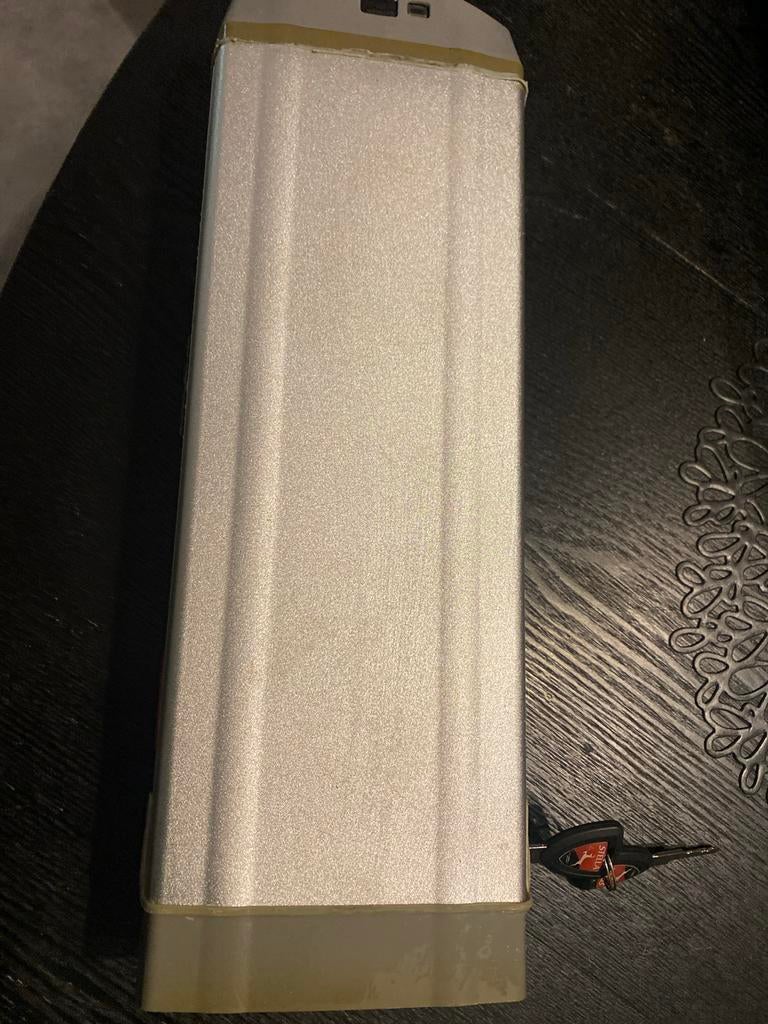 Stella E-bike Accu met Achterlicht en Sleutels, Ophalen of Verzenden, Zo goed als nieuw