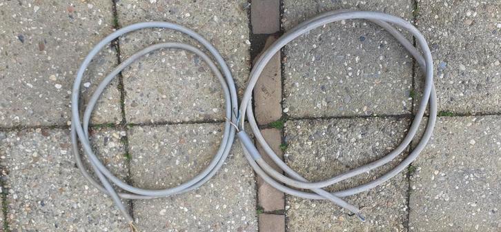 5-aderig YMvK buitenkabel - 2 stuks (2.60m en 2.90m), Doe-het-zelf en Verbouw, Elektra en Kabels, Zo goed als nieuw, Kabel of Snoer