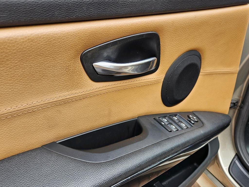 BMW 320i Touring | Leder | Trekhaak | Bi-xenon | Facelift, Euro 5, Achterwielaandrijving, 1995 cc, 4 cilinders