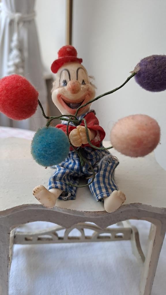 Clown celluloid met kleurrijke pompom balonnen-, Antiek en Kunst, Verzenden