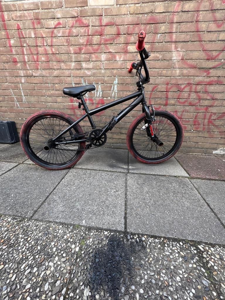 BMX fiets - Zwart met rode banden, Ophalen, Gebruikt, Staal, 20 tot 24 inch