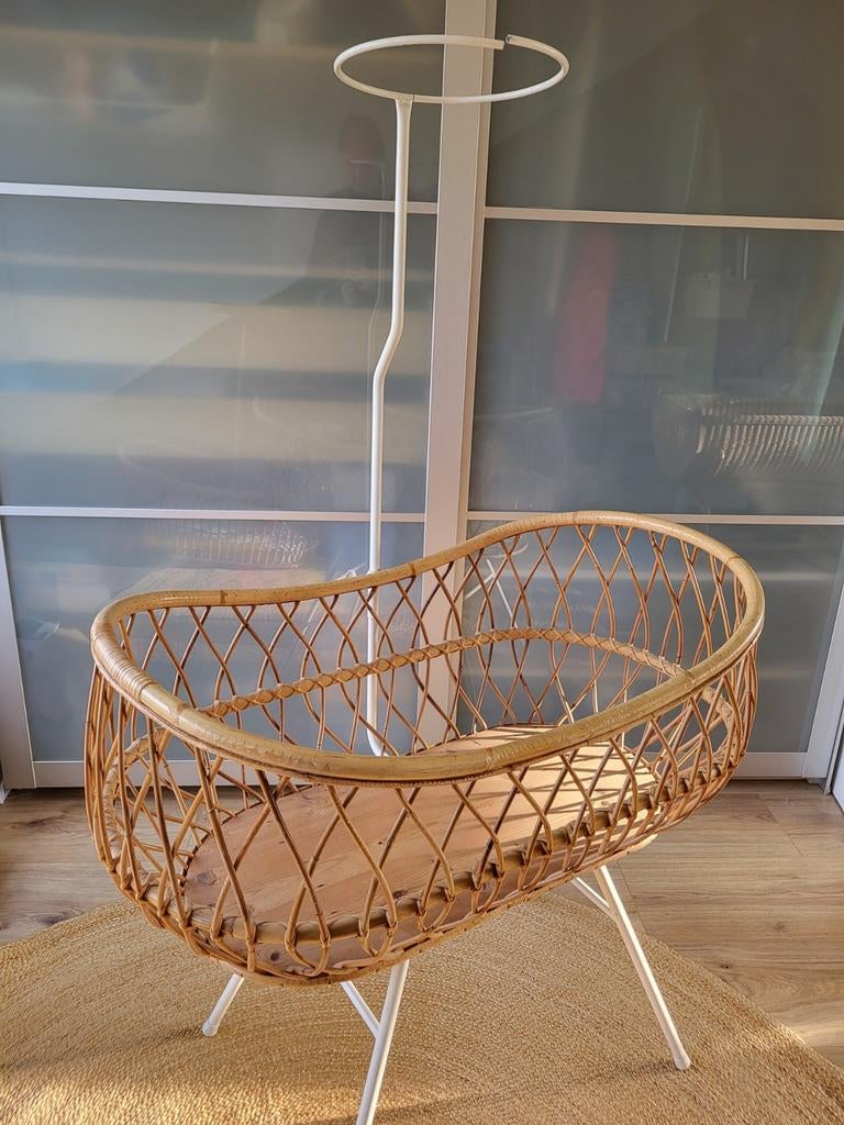 Vintage rotan wieg met wit onderstel - Rohe stijl, Ophalen, Gebruikt, Wieg