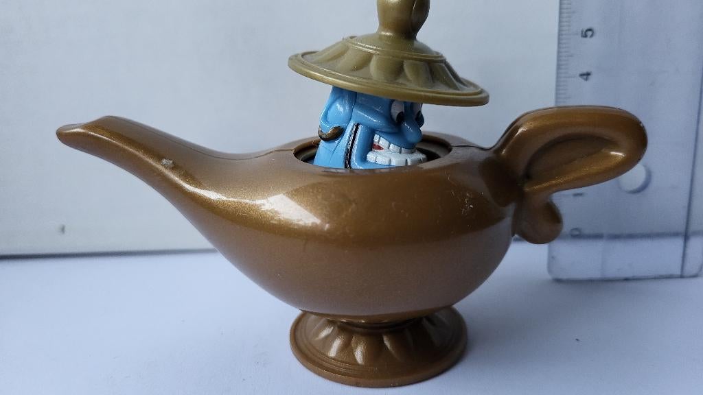 RARE 1993 Genie Magic Lamp 4.75 McDonald's EUROPE, Verzamelen, Poppetjes en Figuurtjes, Ophalen of Verzenden