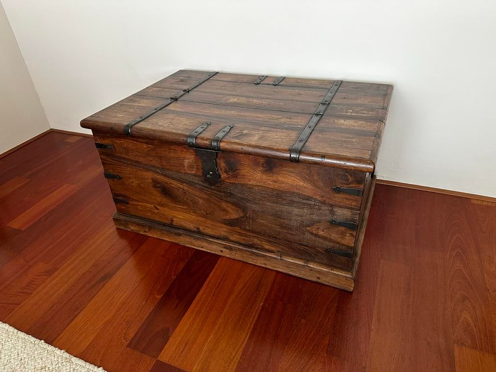 Vintage houten kist met metalen beslag, Huis en Inrichting, Woonaccessoires | Kisten, Ophalen, Gebruikt, 100 tot 150 cm, Minder dan 50 cm