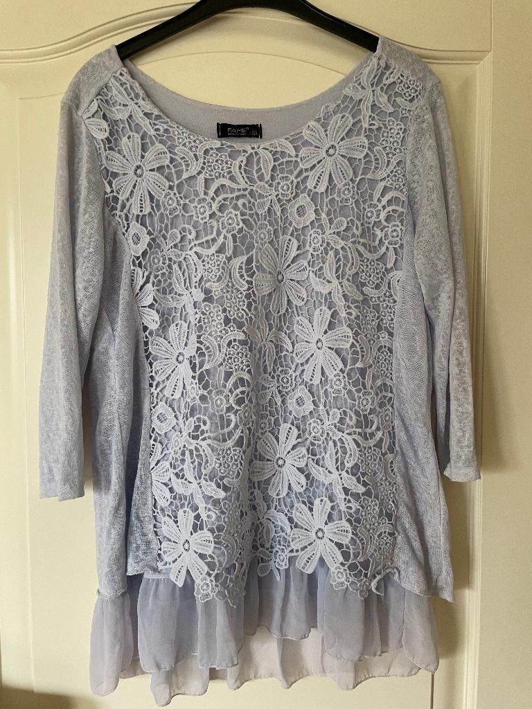 Lichtblauw shirt met kant, merk FAME, maat L-XL, Kleding | Dames, Fame, Maat 42/44 (L), Zo goed als nieuw, Lange mouw