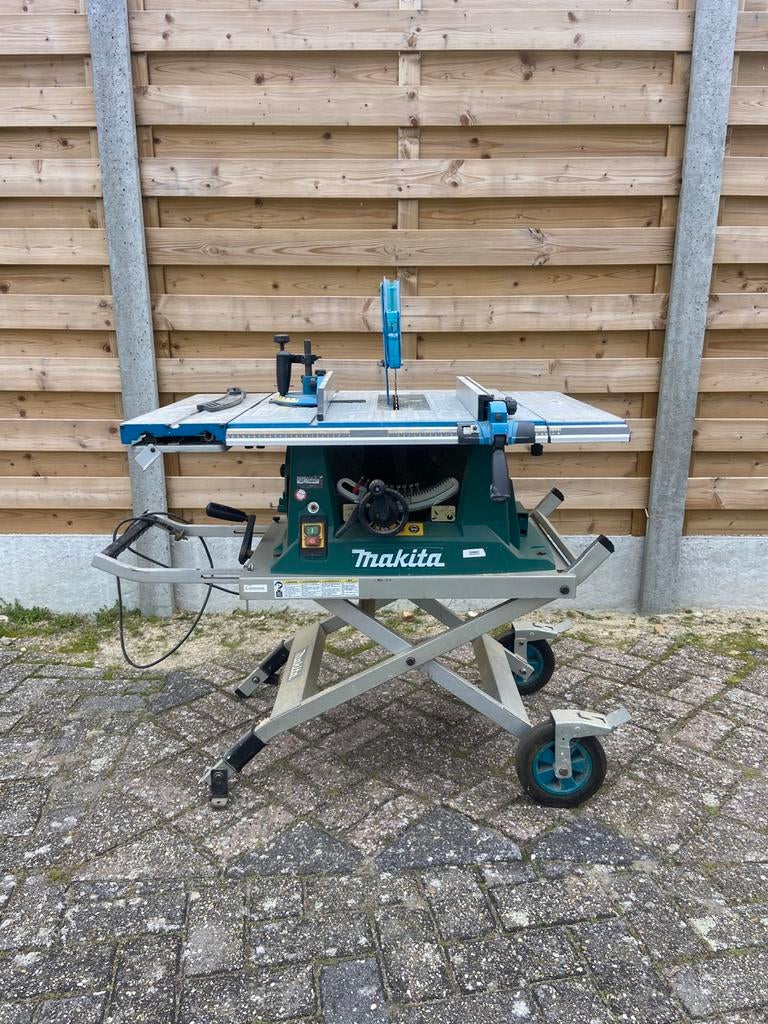 Makita Tafelzaag met Onderstel – Verrijdbaar, Ophalen, Cirkelzaag, 70 mm of meer, Zo goed als nieuw