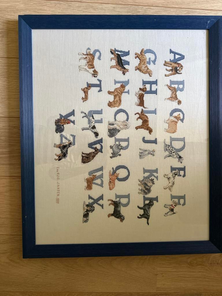 Geborduurd honden alfabet, 75x65cm, ingelijst, Ophalen, Zo goed als nieuw, Handborduren, Overige typen