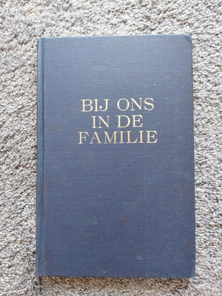 Bij Ons In De Familie - Genealogische Bloemlezing, Boeken, Overige Boeken, Ophalen of Verzenden