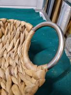 mand rotan met metalen grepen, Huis en Inrichting, Ophalen of Verzenden, 'T Olde Gre-j, Info@toldegrej.nl, Endepoelstraat 20f Didam