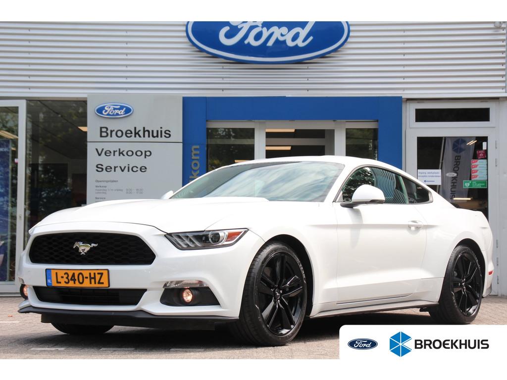 Ford Mustang Fastback 2.3EB, Auto's, 12 maanden, Gebruikt, 4 stoelen, Leder
