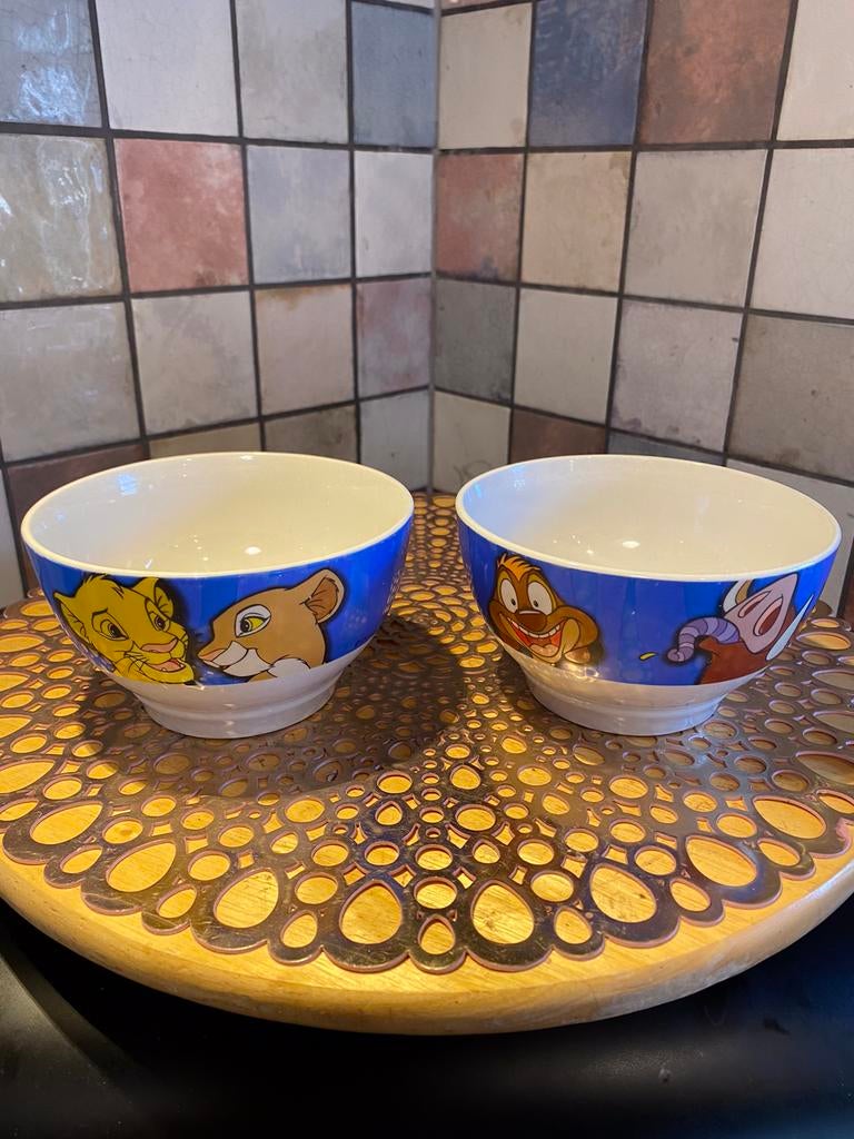 Walt Disney,2 porseleinen kommen,doorsnee 14 en hoog 8 cm, Ophalen of Verzenden, Zo goed als nieuw