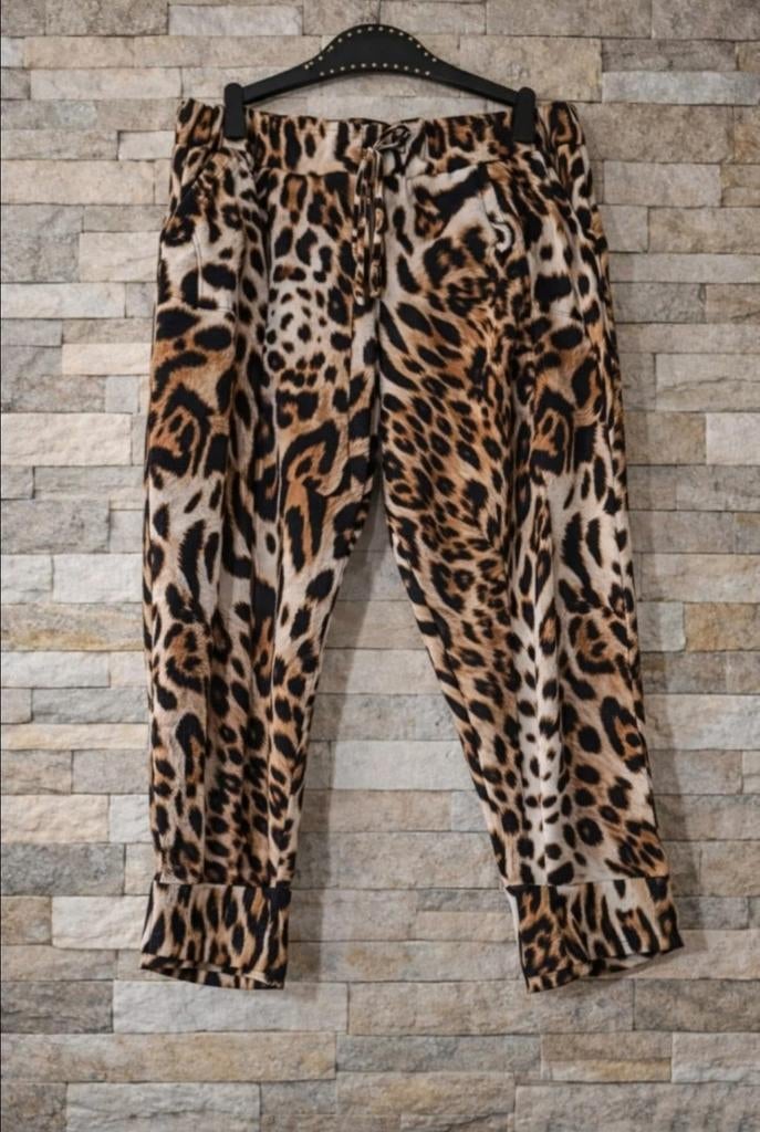 Magna  capri broek  52-54, Kleding | Dames, Grote Maten, Magna, Ophalen of Verzenden, Zo goed als nieuw, Broek of Spijkerbroek