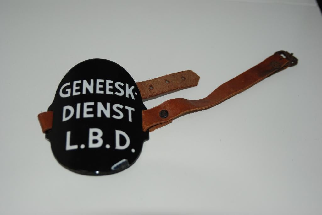 Luchtbeschermings schildje 2e WO, Verzamelen, Militaria | Tweede Wereldoorlog, Ophalen of Verzenden, Overige soorten, Nederland