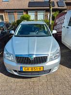 Skoda Octavia 1.6 TDI 77KW Combi Greentech 2011 Grijs, Auto's, Voorwielaandrijving, Euro 5, Navigatiesysteem, Zwart
