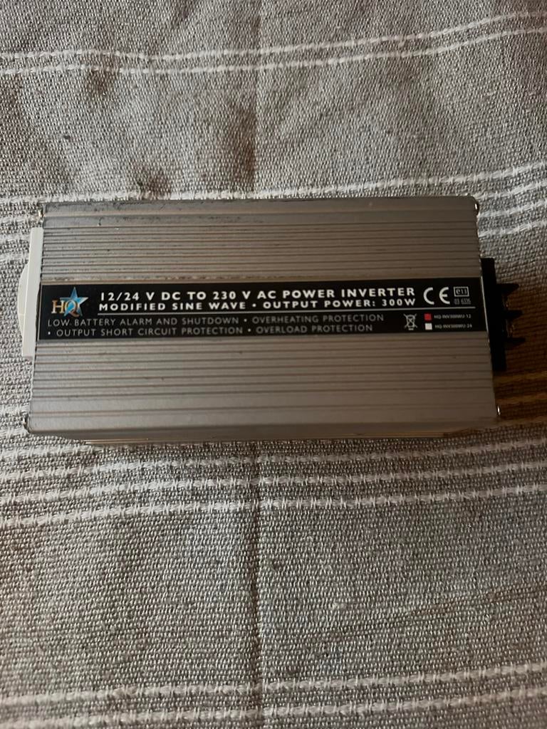 220V Inverter 300 Watt - Omvormer voor Auto/Camper, Ophalen of Verzenden, Gebruikt, Universele onderdelen