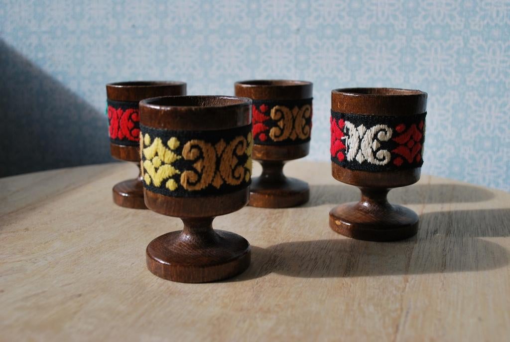 Vintage houten eierdopjes met stoffen band - Jaren '70, Antiek en Kunst, Ophalen of Verzenden