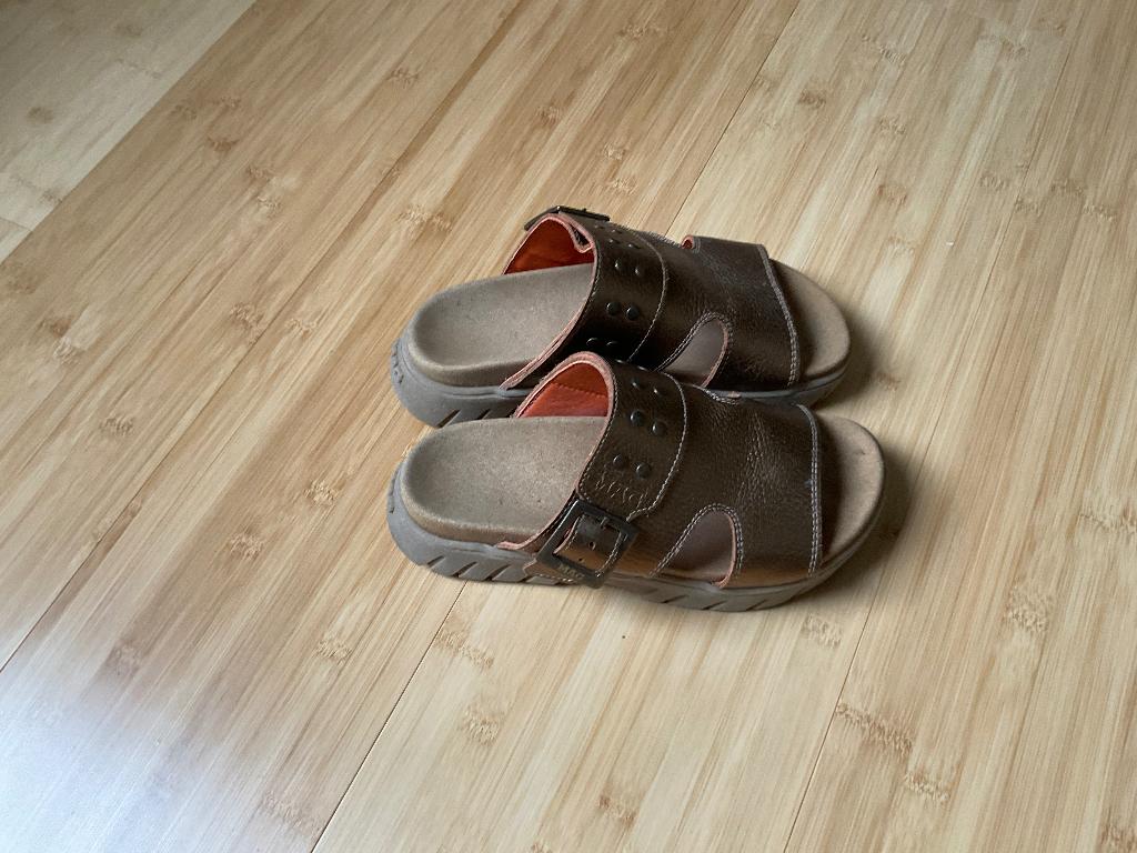 MAG slippers beige/goudkleurig maat 37, Kleding | Dames, Schoenen, Ophalen of Verzenden, Zo goed als nieuw, Beige