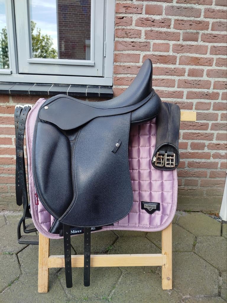 Wintec 500 HART dressuur 17.5 inch, Ophalen of Verzenden, Zo goed als nieuw, Dressuur