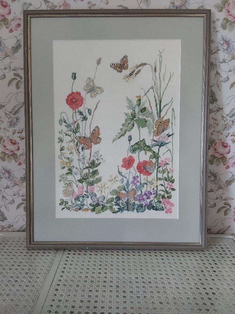 Ingelijst borduurwerk vlinders bloemen 55 x 42 cm, Groen, Gebruikt, Textiel, Ophalen of Verzenden