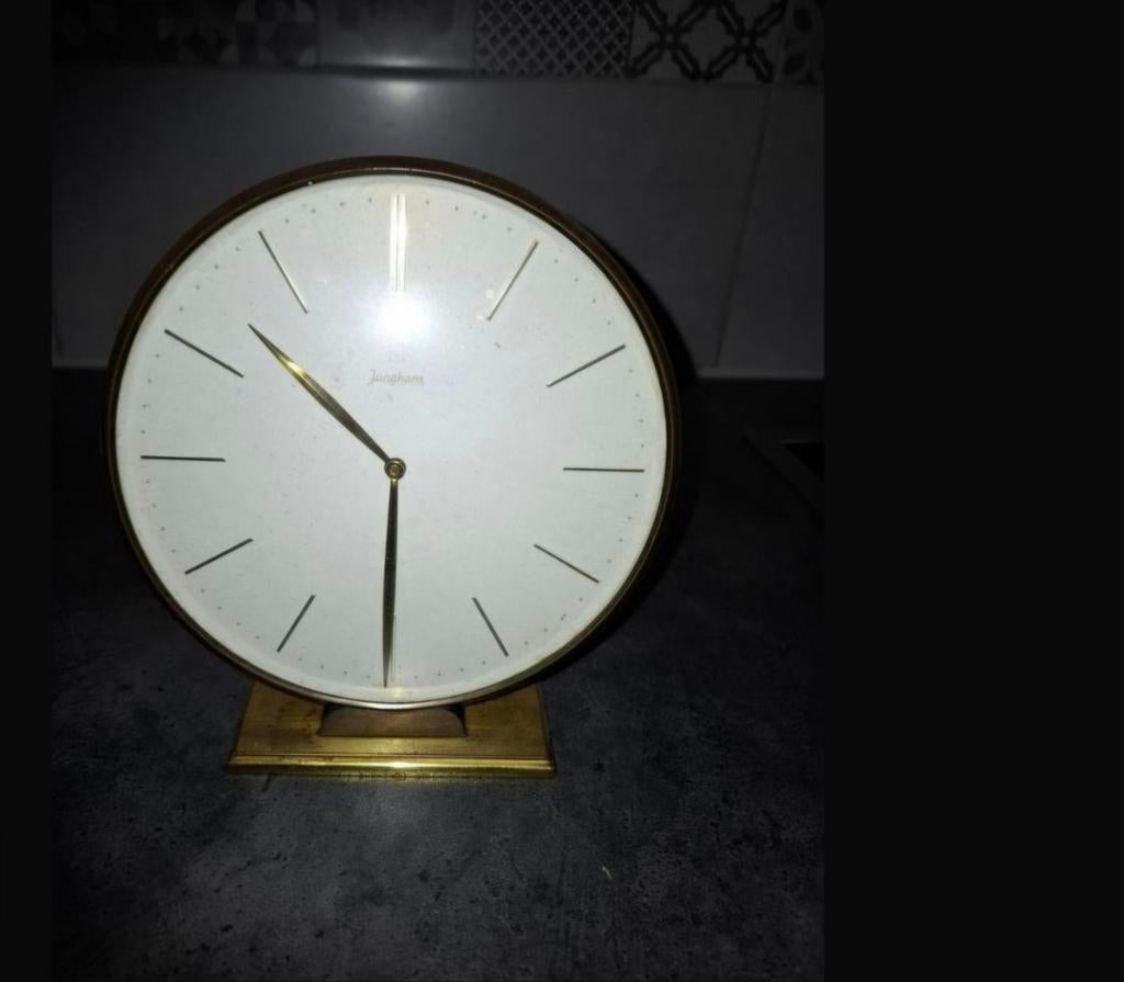 Junghans tafelklok, Ophalen