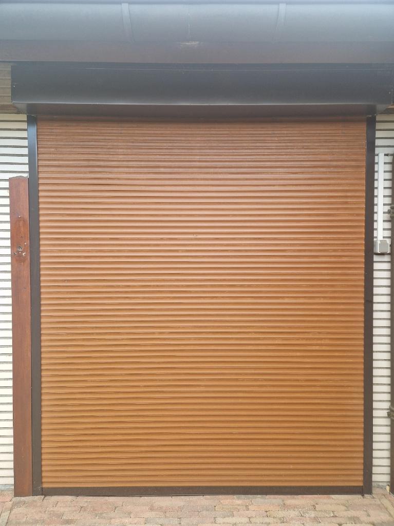 rolluik handbediend en electrisch bediend, Ophalen, Gebruikt, Bruin, 200 cm of meer