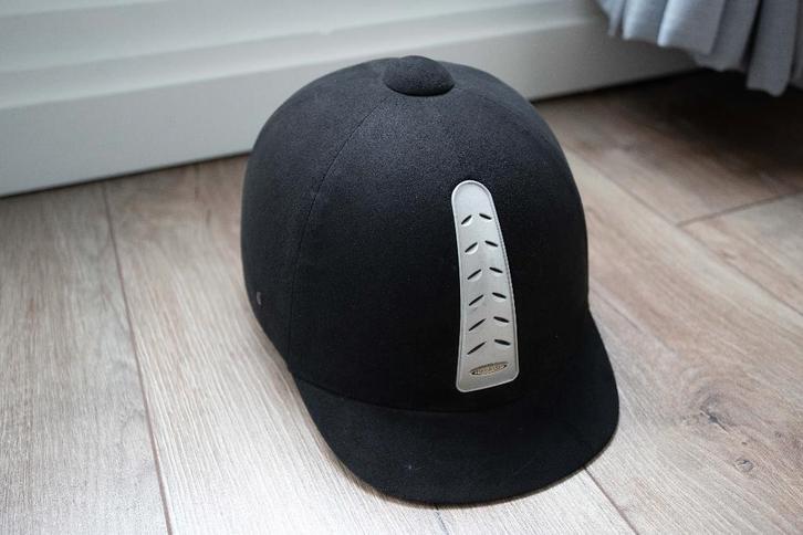 Zwarte cap Horze Halorider maat 57, Dieren en Toebehoren, Paardrijkleding, Gebruikt, Dames, Heren, Cap, Recreatie, Ophalen of Verzenden