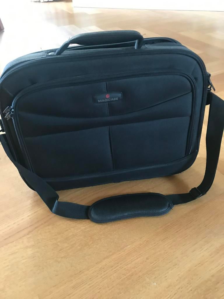 Laptop hand / schouder tas , Zwart, Merk Magicase ., Computers en Software, Laptoptassen, Ophalen of Verzenden, 17 inch of meer