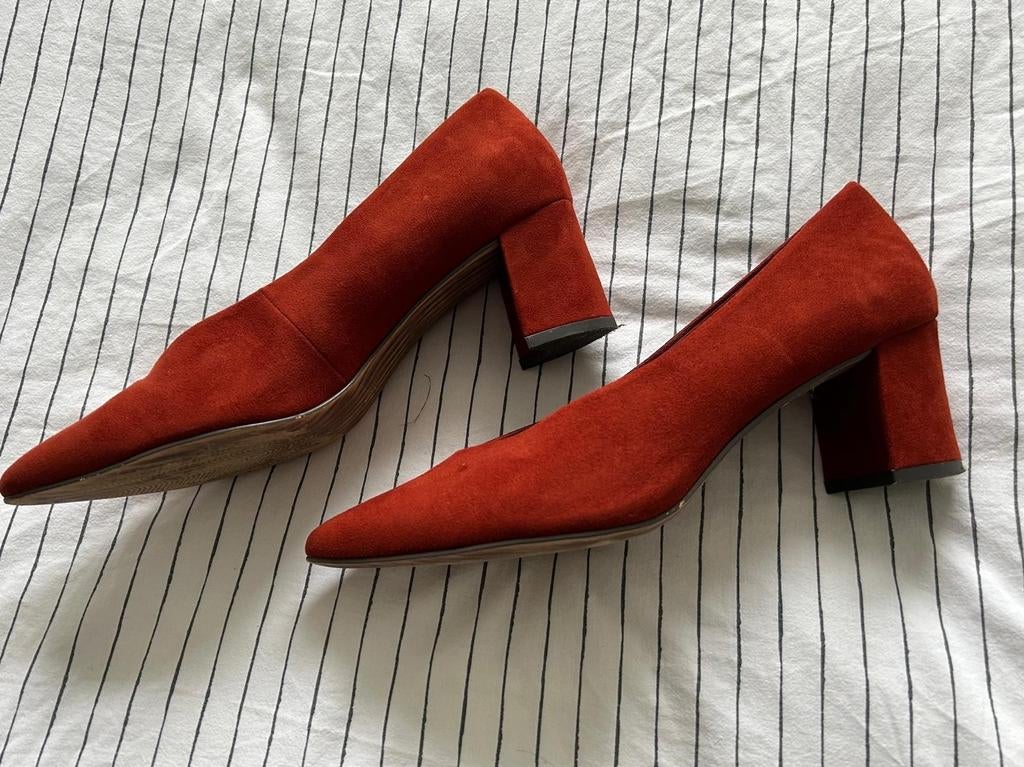 Marco Tozzi rode suède pumps - Maat 39, Ophalen of Verzenden, Gedragen, Rood