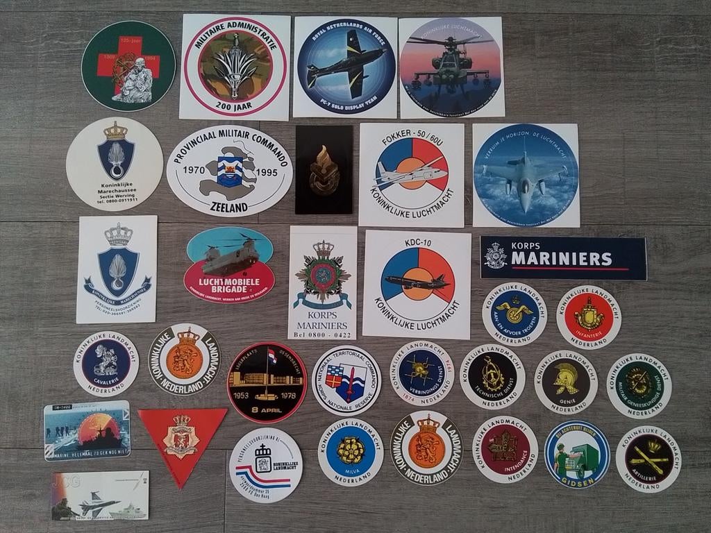 Oude stickers luchtmacht,marechaussee,landmacht,mariniers
Se, Verzamelen, Ophalen of Verzenden
