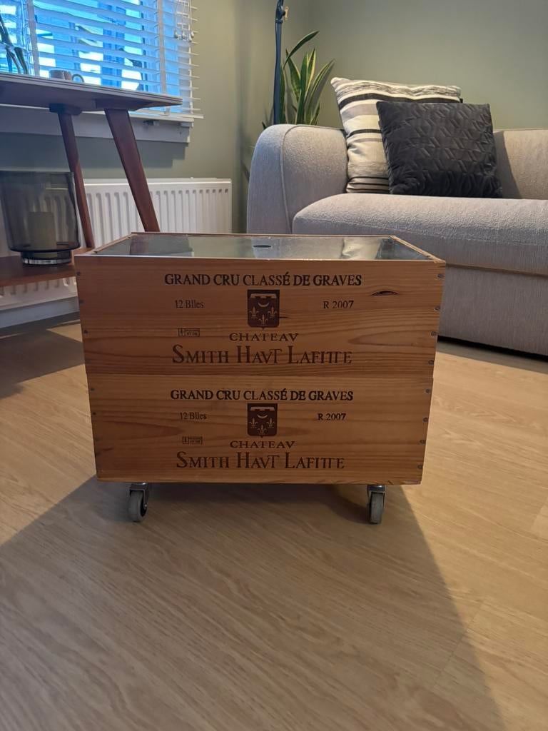 Salontafel / bijzettafel / wijnkist op wielen, Huis en Inrichting, Woonaccessoires | Kisten, Ophalen of Verzenden, Zo goed als nieuw