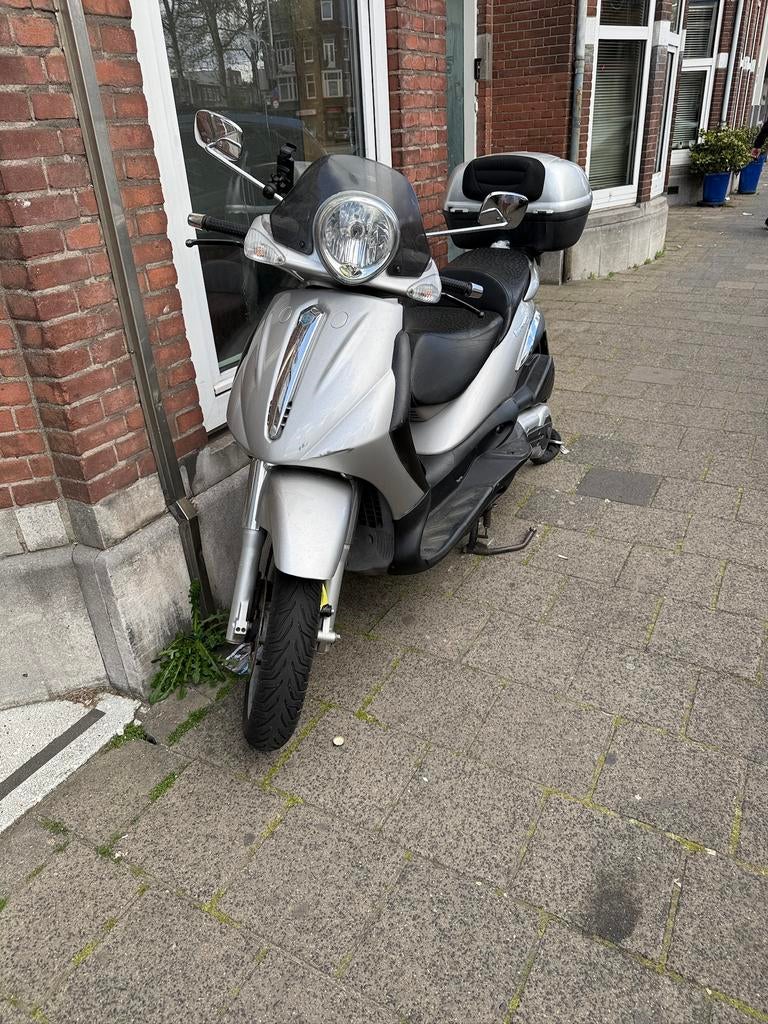 Beverly 500, Particulier, Scooter