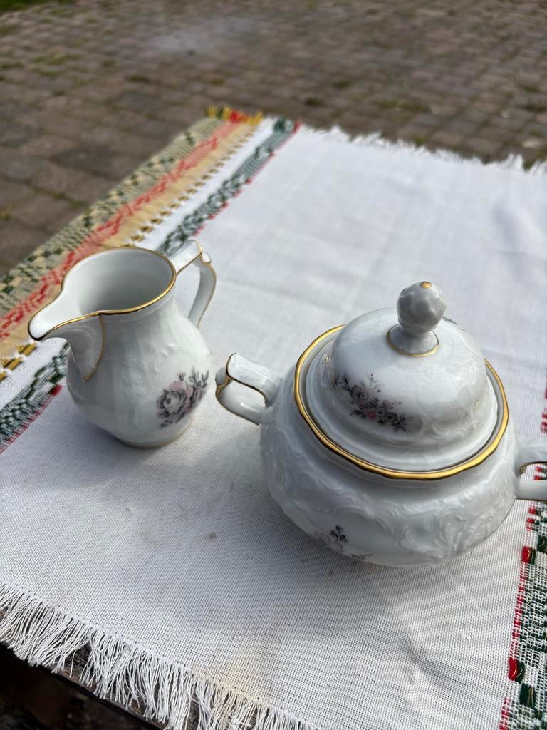 Rosenthal Sanssoussi Melkkan en Suikerpot, Ophalen