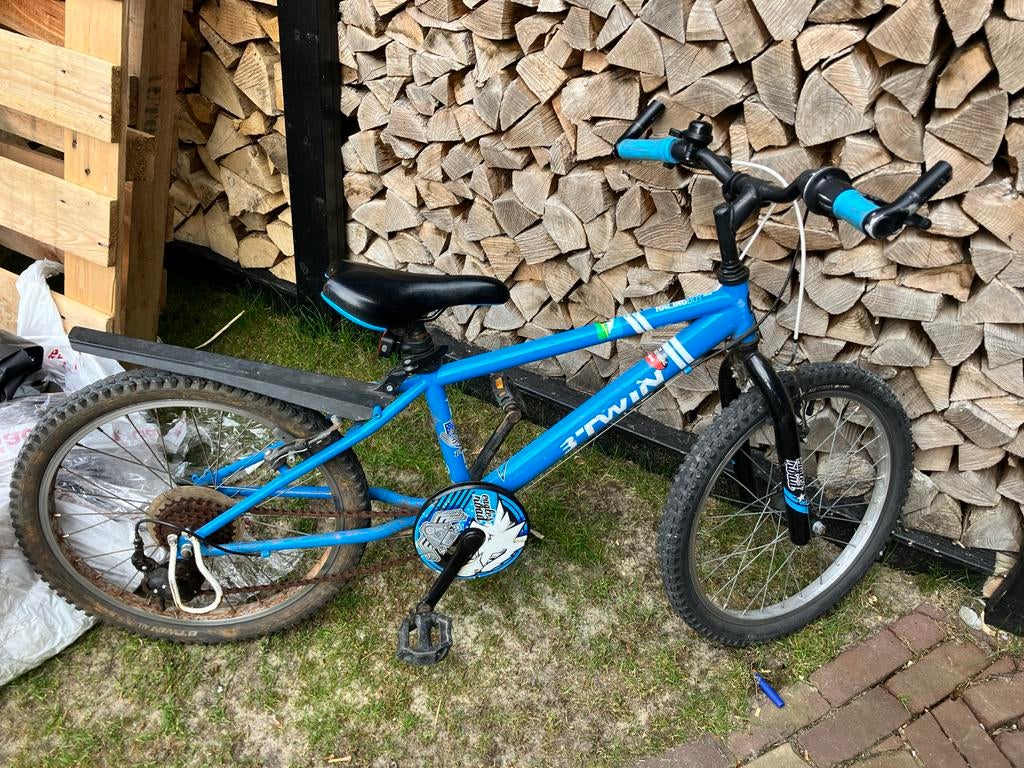 Kapotte jongensfiets 22 inch - Gratis af te halen, Ophalen, Gebruikt, 22 inch