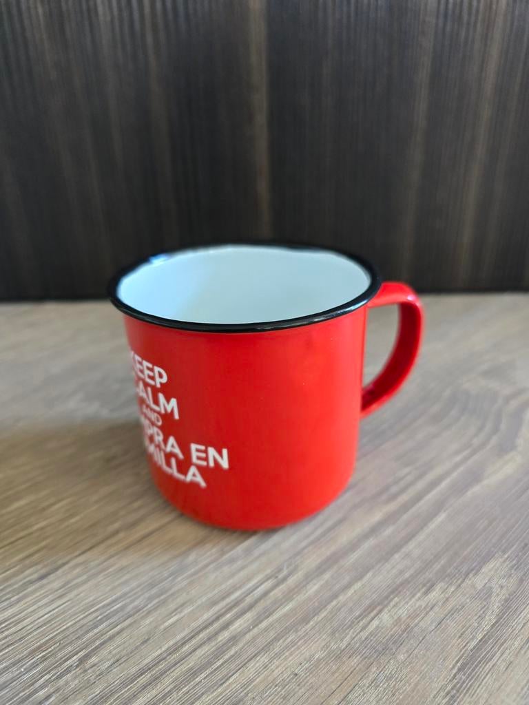 Rode emaille beker mok met oor uit Spanje Jumilla met tekst, Verzamelen, Overige Verzamelen, Ophalen of Verzenden