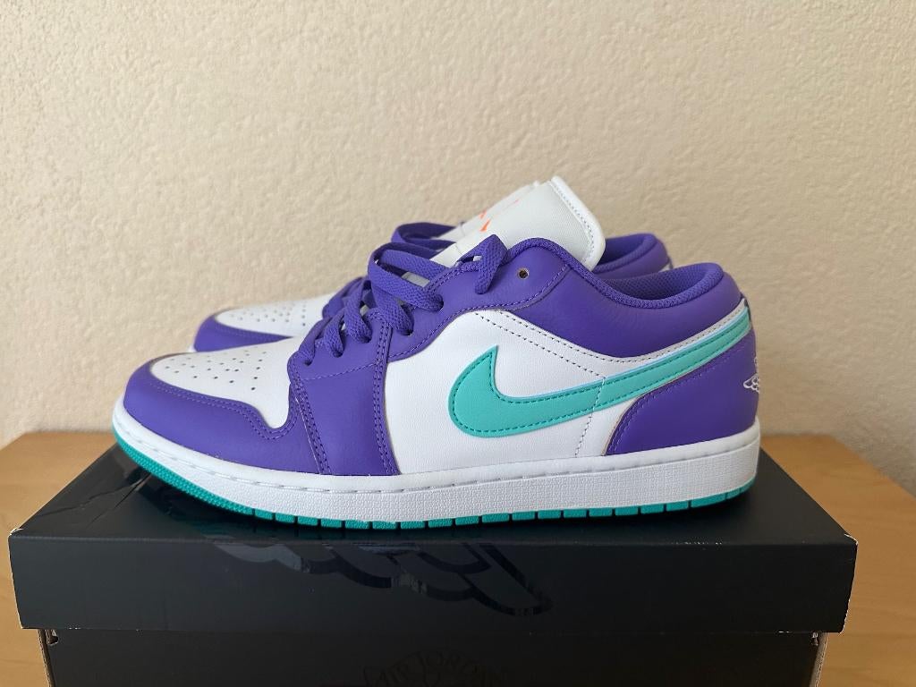 Nike Air Jordan 1 Low 'Hornets' 2024 - Maat 45.5, Kleding | Heren, Schoenen, Overige kleuren, Verzenden, Nieuw, Sneakers of Gympen