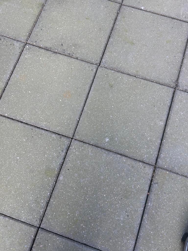 Gratis op te halen - 60 tuintegels 50 bij 50, Ophalen, Zo goed als nieuw, Beton, Terrastegels