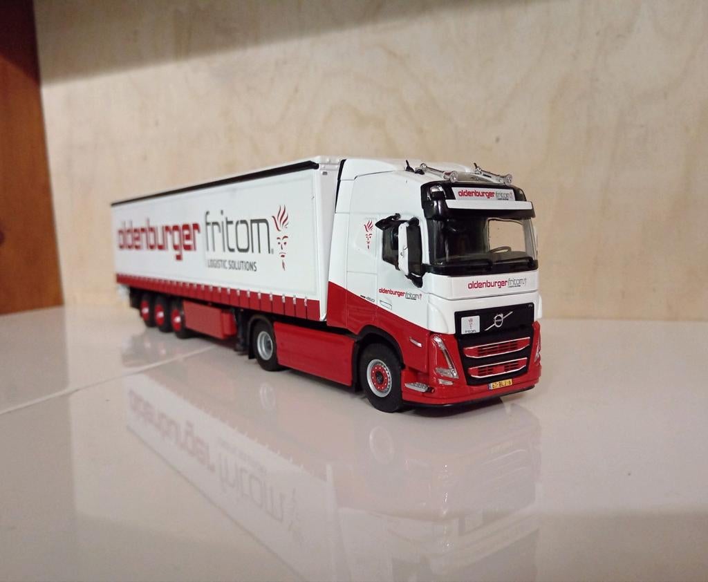 Volvo FH zeiloplegger Oldenburger WSI, Hobby en Vrije tijd, Modelauto's | 1:50, Wsi, Wsi, Nieuw, Ophalen of Verzenden