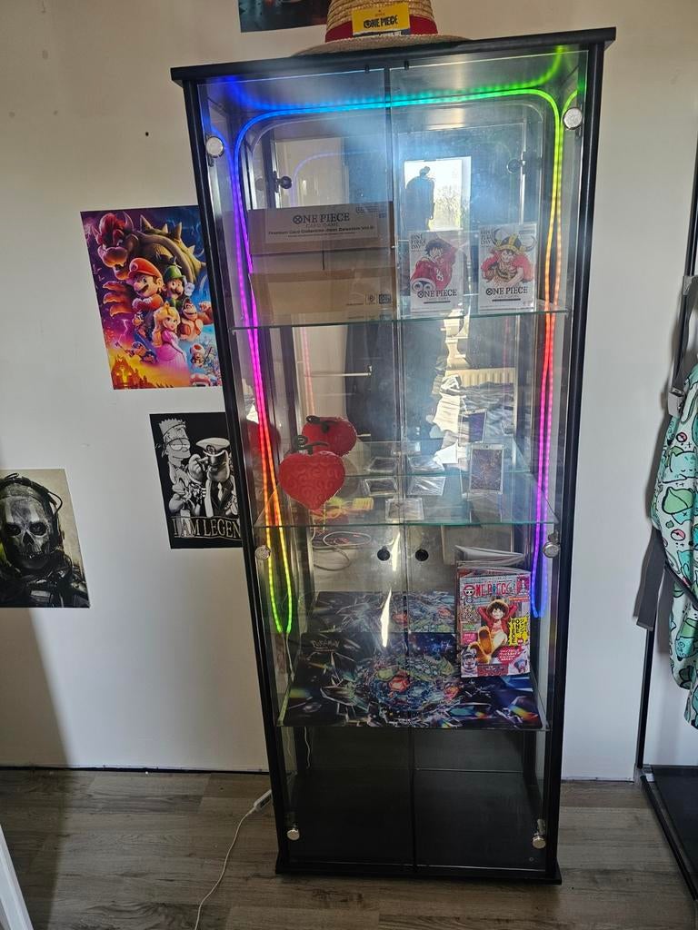 Mooie vitrinekast met neon verlichting er in, Ophalen, 50 tot 100 cm, Zo goed als nieuw, 150 tot 200 cm