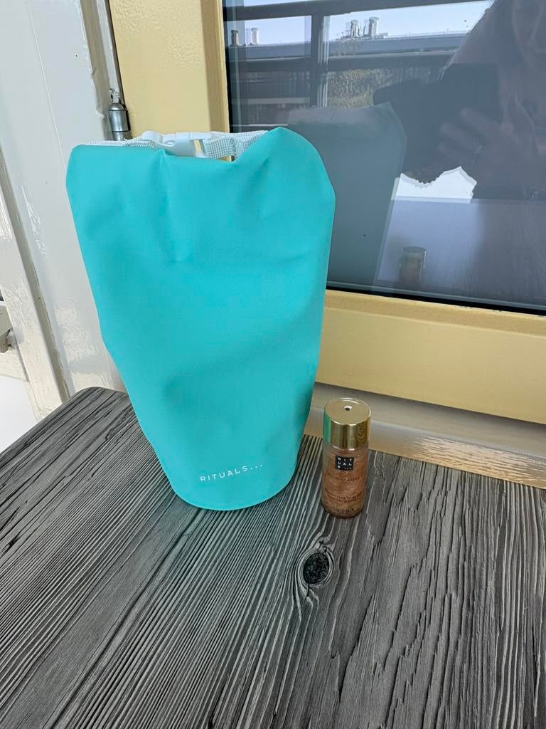 Rituals shimmering body oil en strandtasje, Ophalen of Verzenden, Nieuw, Bodylotion, Crème of Olie