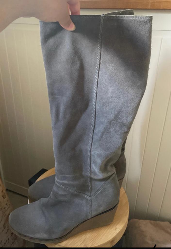Grijze hoge suède laarzen maat 38, Ophalen of Verzenden, Gedragen, Grijs, Hoge laarzen