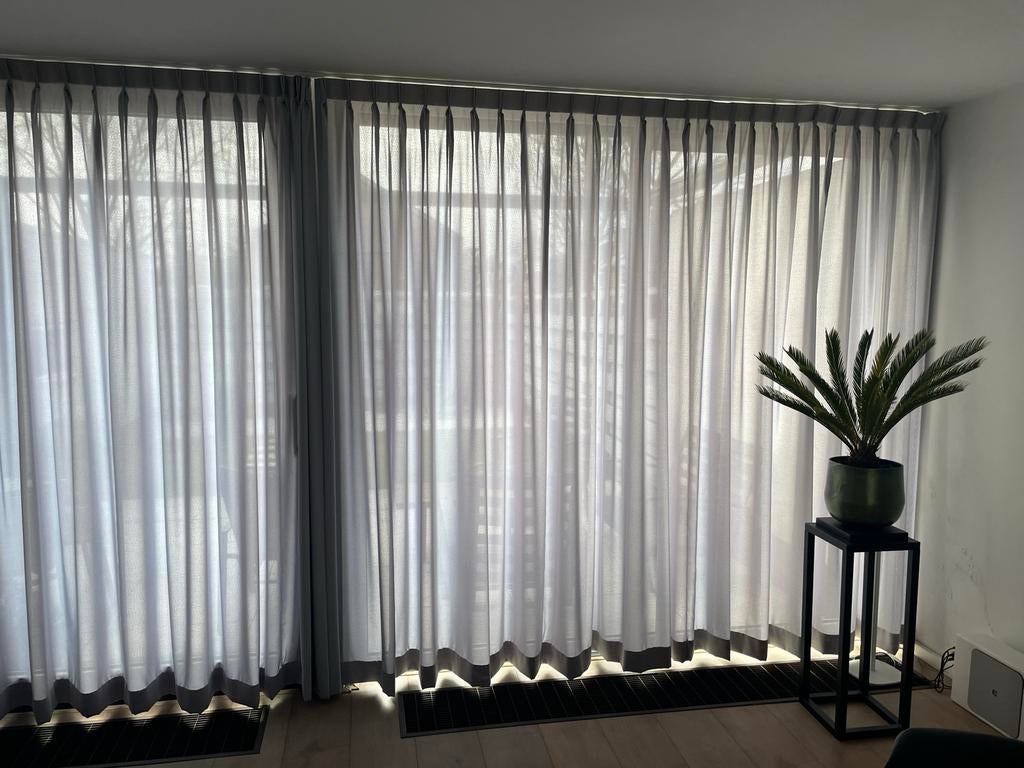 Lichtgrijze gordijnen Leen Bakker (560x251 cm), Ophalen, Zo goed als nieuw, Grijs, 200 cm of meer