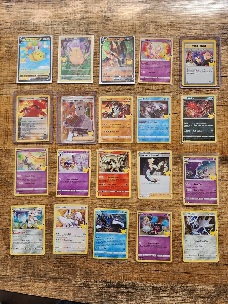 20 kaarten uit de celebrations serie pokemon oa Pikachu Mew, Ophalen of Verzenden, Zo goed als nieuw, Meerdere kaarten, Foil