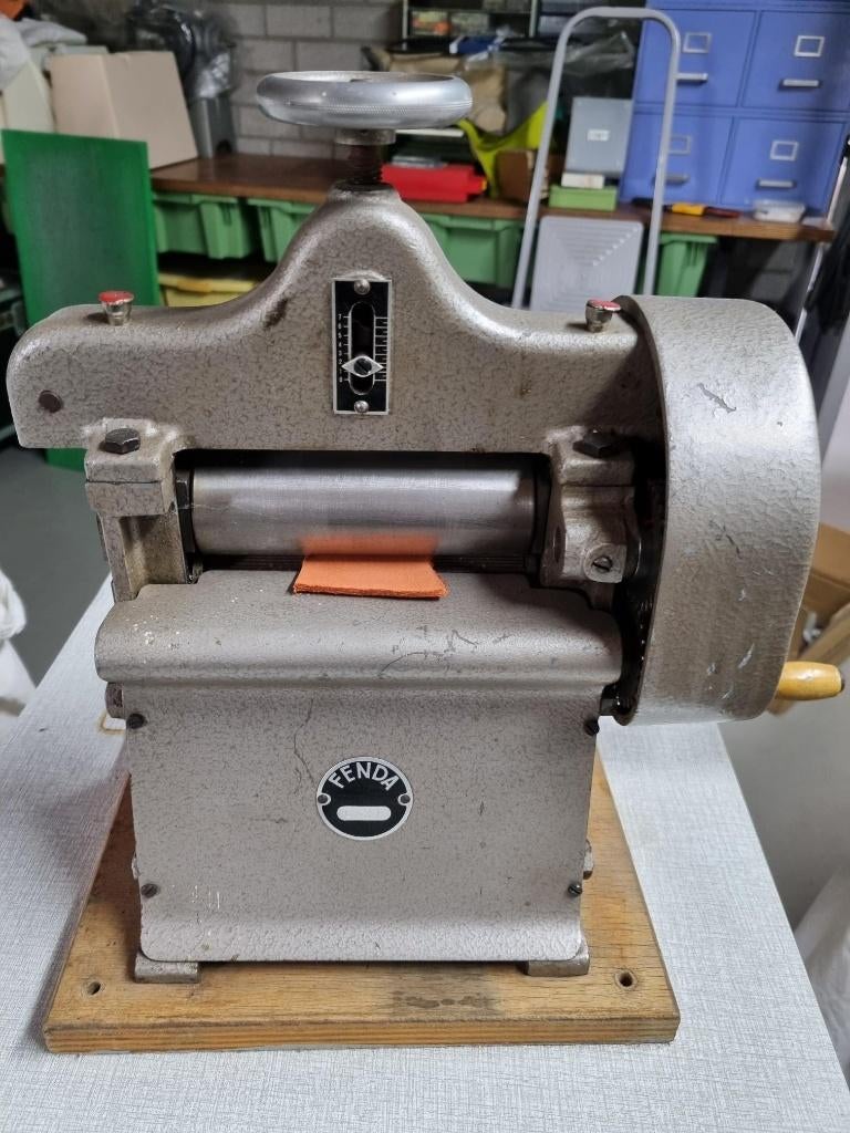 tuigleer splitter Hand split machine Splitbreedte 15 cm, Overige kleuren, Leer of Kunstleer, 200 cm of meer, Ophalen of Verzenden