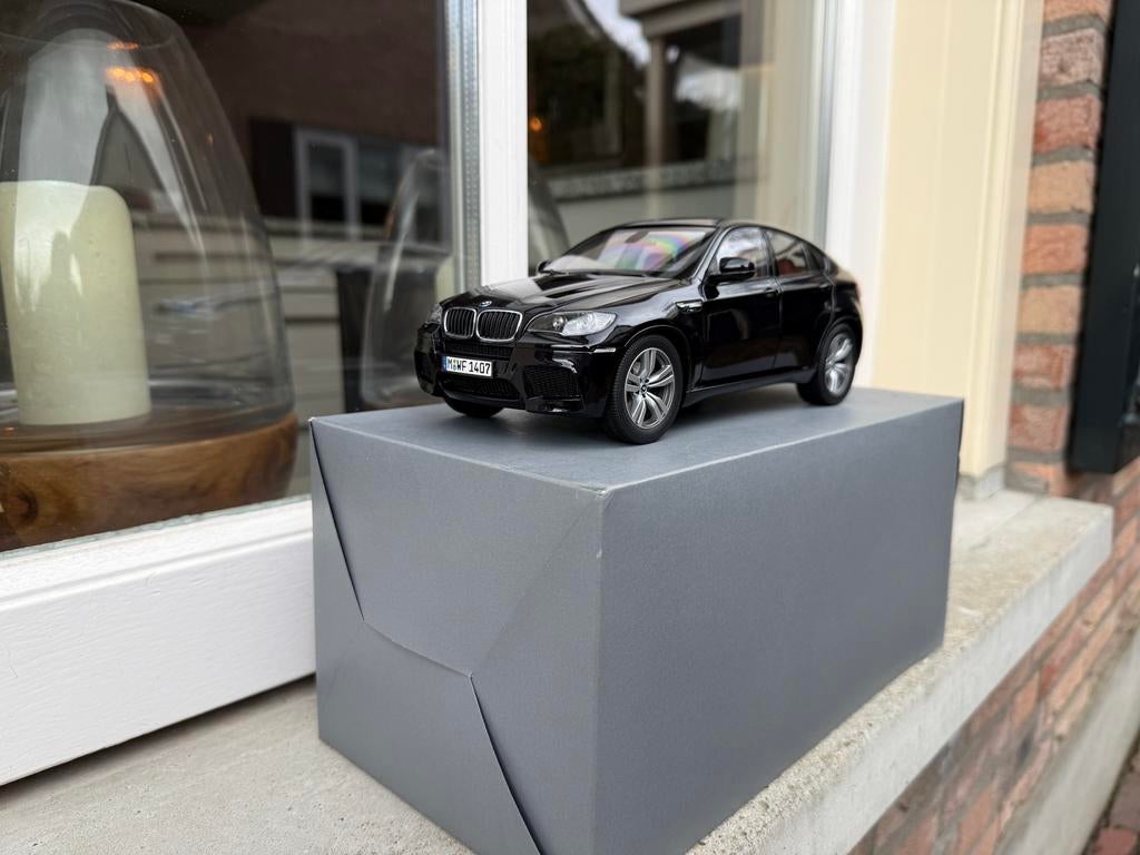 1:18 BMW E71 X6M Zwart Metallic 2010 Kyosho 80432157613, Hobby en Vrije tijd, Modelauto's | 1:18, Kyosho, Auto, Ophalen of Verzenden