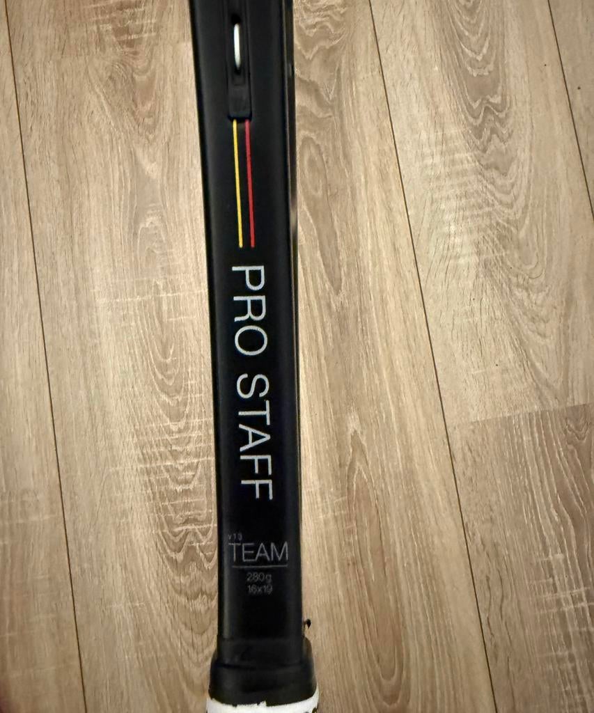 Wilson Pro Staff V13 Tennisracket 280 gram (grip 4), Sport en Fitness, Tennis, Ophalen of Verzenden, Zo goed als nieuw, Racket