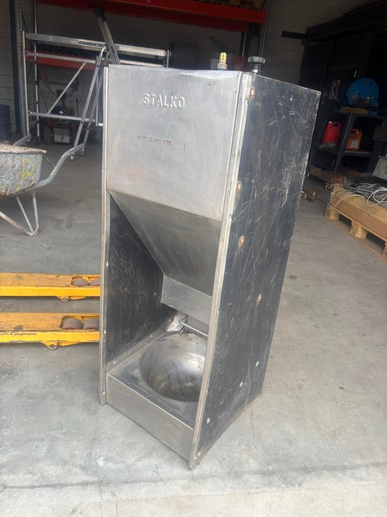 Voerbak brijbak, Ophalen