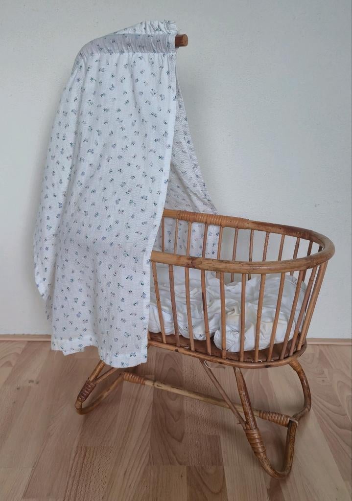 Vintage poppenwiegje Rotan met hemeltje, Ophalen, Gebruikt, Overige typen