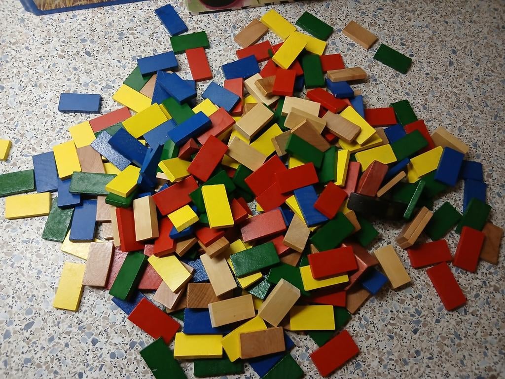 Vintage gekleurde platte houten blokjes te gebruiken als moz, Kinderen en Baby's, Speelgoed | Houten speelgoed, Ophalen of Verzenden